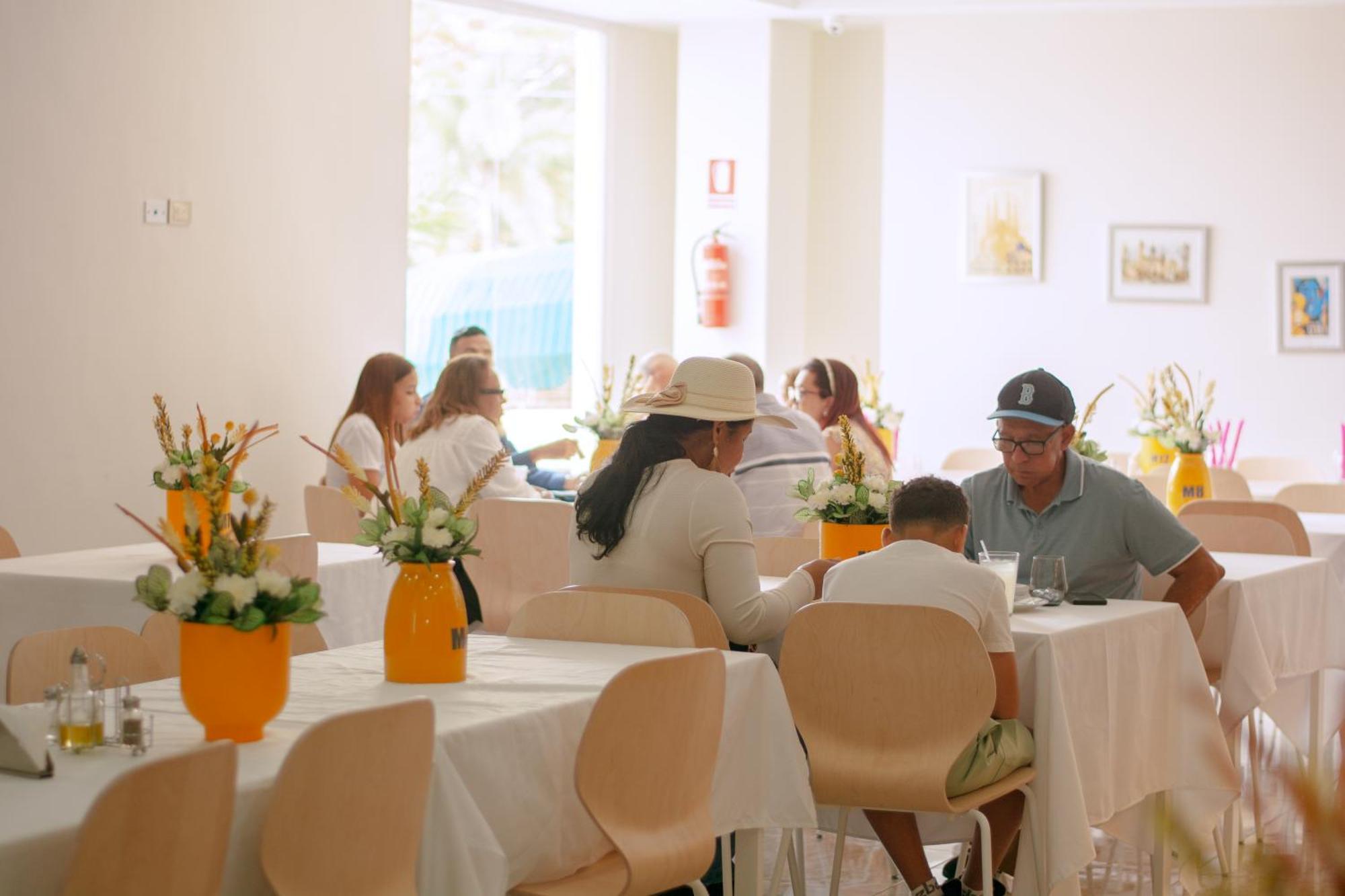 Hotel Dominican Barcelona San Juan Buitenkant foto
